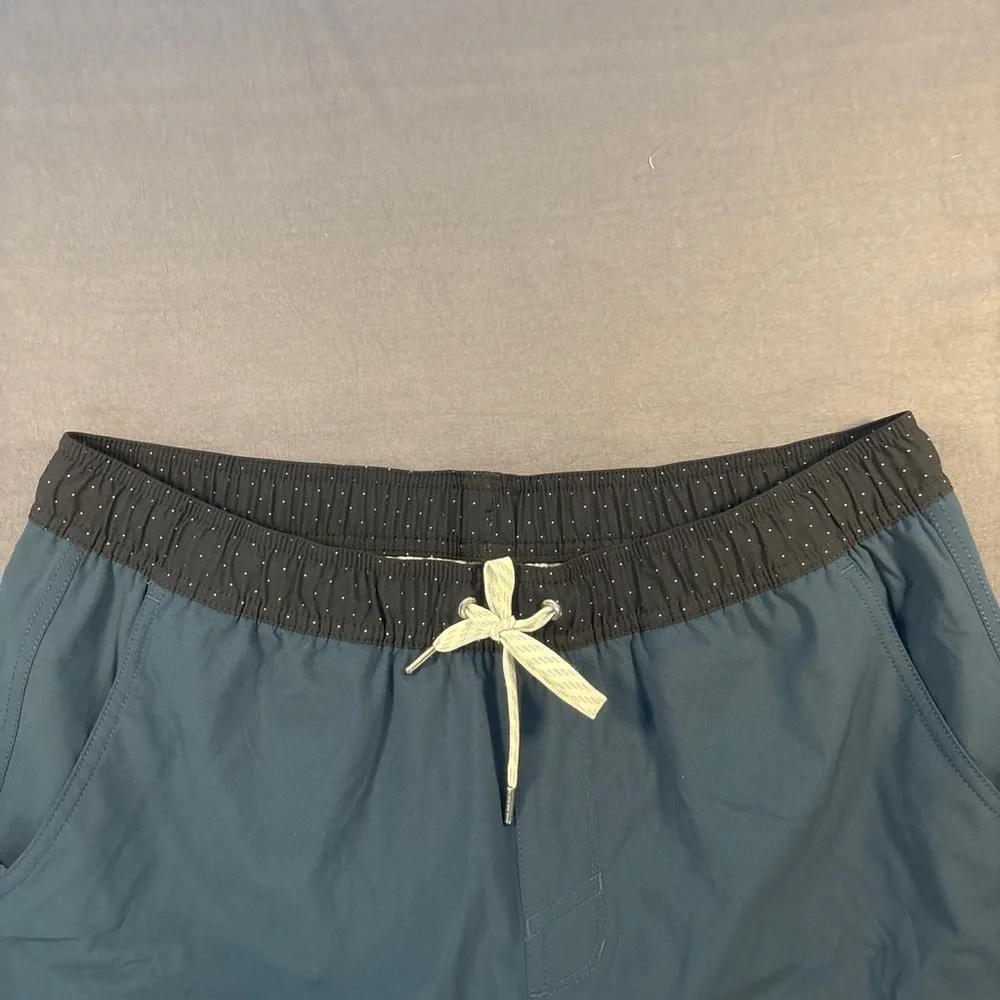 Vuori Kore Shorts Men’s Large Lined Green 7.5” Elastic Waist Pockets Stretch - Picture 4 of 9